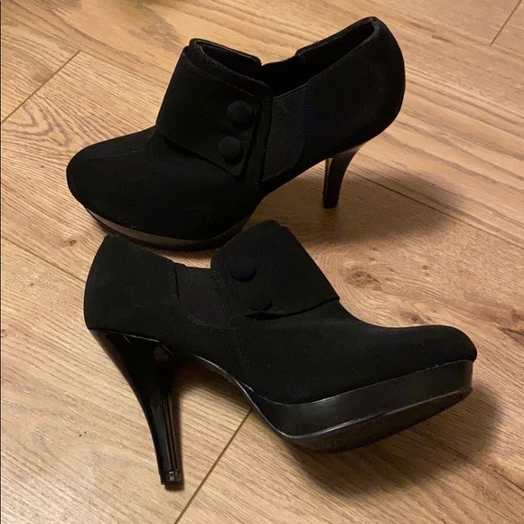 Shoes - Size 9 booties